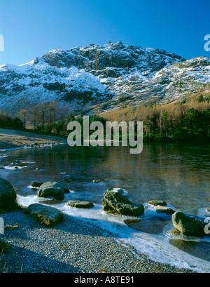 Winter-Lakeland Szene; Blake Rigg in der Nähe von Blea Tarn, oben Langdale, Nationalpark Lake District, Cumbria, England, UK. Stockfoto