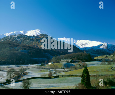 Winter-Lakeland Szene; Wetherlam gesehen über wenig Langdale, Nationalpark Lake District, Cumbria, England, UK. Stockfoto