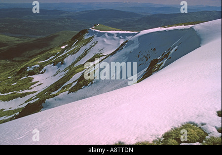 Schnee-Gesims auf Tom a'Choinich, Glen Affric, Schottland, Großbritannien, Europa. Stockfoto