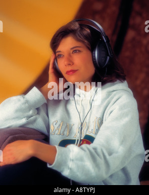 Lifestyle. Frau Hören von Musik über Kopfhörer. Stockfoto