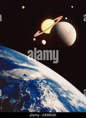 Montage Bild des Planeten Erde in den Vordergrund falsche Nähe mit dem Planeten Saturn und Mond des Saturns. Stockfoto