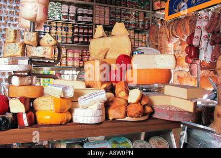 Still Life indoor Nahaufnahme der Ladentheke Käse Feinkost. Stockfoto