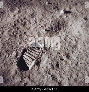 NASA-Mondlandung. Astronaut Neil Armstrongs erste Schritt Fußabdruck in lunar Boden. Stockfoto