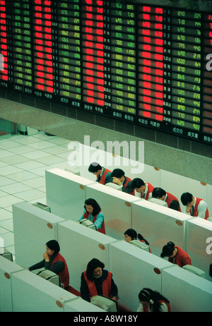 China. Shenzhen Stock Exchange. Hohe Sicht der Händler. Stockfoto