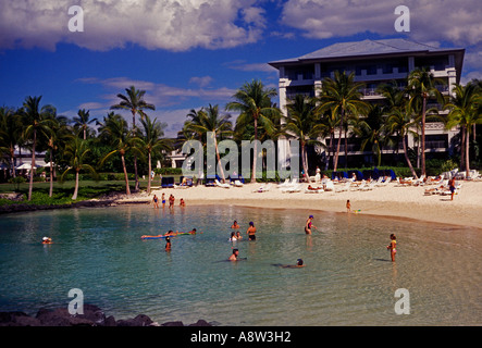 Menschen Touristen Badegäste Lagoon Beach Ritz Carlton Mauna Lani Resort Mauna Lani Kohala Küste Hawaiis Big Island Hawaii USA Stockfoto