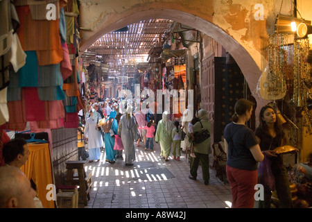 Die Souks in der Nähe Platz Jemaa El Fna in Marrakesch Marokko Stockfoto