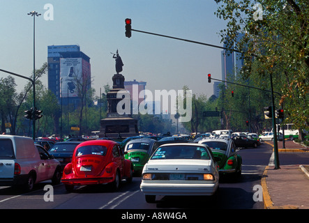 Stau, im Verkehr stecken geblieben, rat race, Fahrzeugverkehr, Rotlicht, Mexico City, Distrito Federal, Mexiko Stockfoto