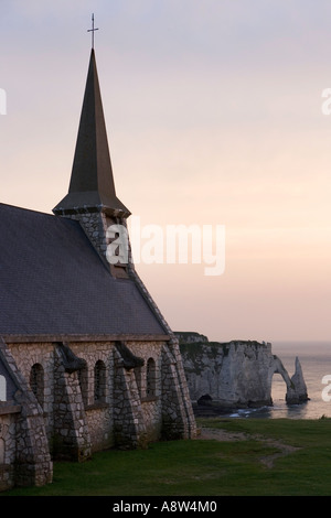 Etretat, Blick auf die kleiner Matrose Kapelle Notre Dame De La Garde Stockfoto