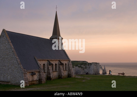 Frankreich, Normandie, Etretat, Blick auf die kleiner Matrose Kapelle Notre Dame De La Garde Stockfoto