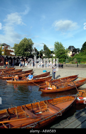 Ruderboote zu mieten am Lake Windermere im englischen Lake District Stockfoto