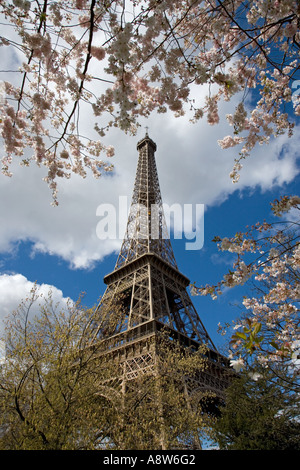 Eiffel Tower Paris Frankreich Frühling Stockfoto