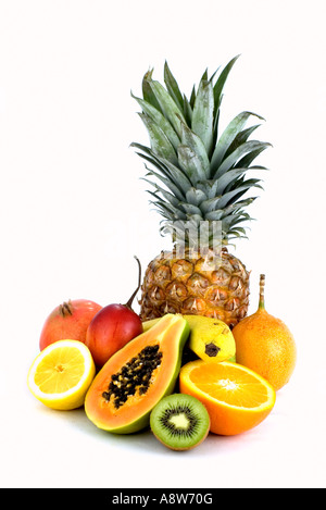 Sortierte isoliert Obst vor weißem Hintergrund Stockfoto