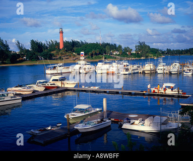 Bootshafen und Leuchtturm in Jupiter Inlet Florida USA Stockfoto