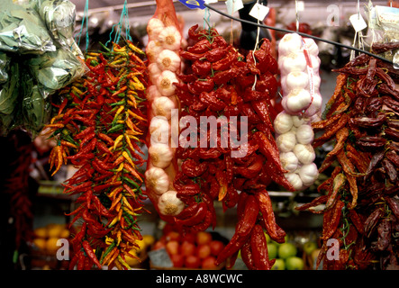 Chili peppers, auf Verkauf, El Mercat de Sant Josep de la Boqueria, La Boqueria, Barcelona, Provinz Barcelona, Spanien, Europa Stockfoto