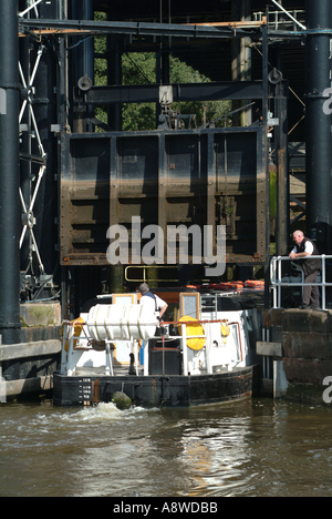 Boot betreten Anderton Boot Lift in der Nähe von Barnton Cheshire England Vereinigtes Königreich UK Stockfoto