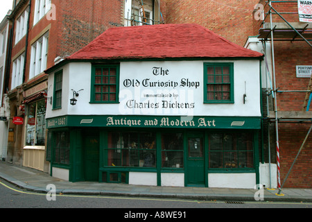 Die Old Curiosity Shop in London gebaut 1567 das älteste Geschäft in der Stadt und Inspiration für den Roman von Charles Dickens Stockfoto