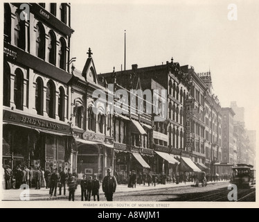 Bretanos Buchhandlung und andere Einzelhandelsgeschäfte auf Wabash Avenue südlich von Monroe Street Chicago 1890. Photogravure Stockfoto