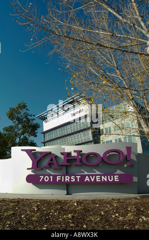 Yahoo!-Zeichen außerhalb der Hauptkommandantur für Gebäude für Yahoo! Inc. in Sunnyvale CA Foto von Chuck Nacke Stockfoto