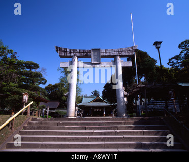 Stein-Torii Tor Izumi Shinto-Schrein, Suizenji Jojuen Garten, Kumamoto Stockfoto