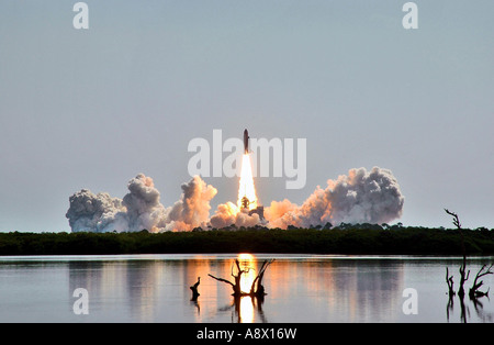 Start der Raumfähre Discovery und seine sieben-köpfiges Team Stockfoto