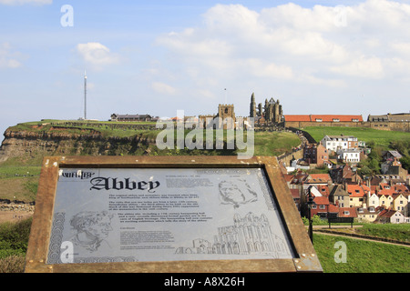 Whitby Abtei St. Marys Kirche 199 Stufen, die von der West Cliff betrachtet Stockfoto