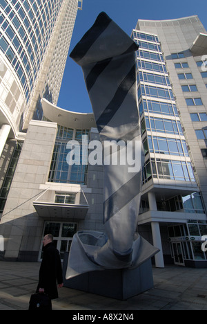 Invertierte Kragen und Krawatte Skulptur, Frankfurt Stockfoto