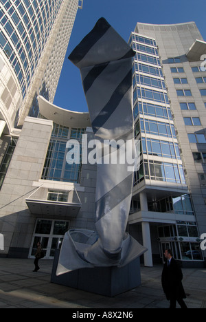 Invertierte Kragen und Krawatte Skulptur, Frankfurt Stockfoto