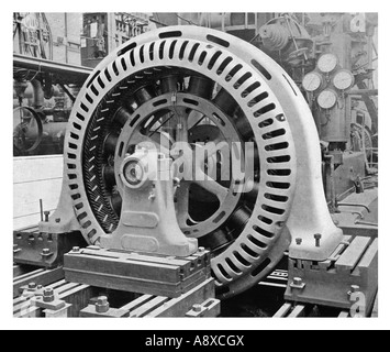 LICHTMASCHINE, ROTIERENDE FELD MAGNETE UND STATIONÄRE ARMATUR IN ELEKTRISCHEN GENERATOR Stockfoto