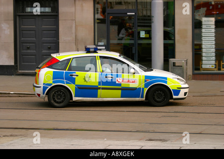 Polizei-Auto, Panda Auto, Polizist in Nottinghams Marktplatz Stockfoto