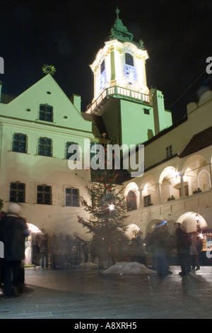 Innenhof des Stadtmuseums die alte Rathaus Bratislava Slowakei bei Nacht Stockfoto