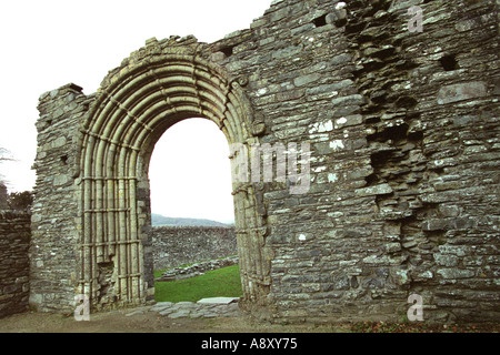 West-Tor des Strata Florida Abtei von Zisterziensermönchen erbaut begann in 1164 Einnahme von 90 Jahren in Wales UK GB Anspruch Stockfoto