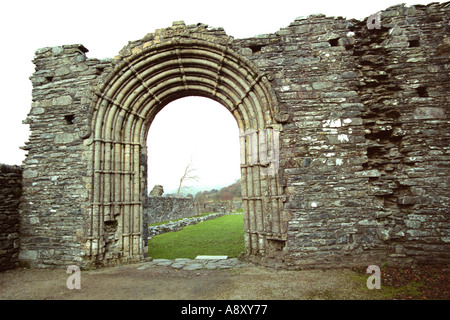 West-Tor des Strata Florida Abtei von Zisterziensermönchen erbaut begann in 1164 Einnahme von 90 Jahren in Wales UK GB Anspruch Stockfoto