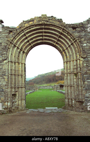 West-Tor des Strata Florida Abtei von Zisterziensermönchen erbaut begann in 1164 Einnahme von 90 Jahren in Wales UK GB Anspruch Stockfoto