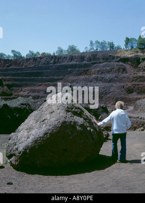 Vulkanische Bomben, Puy de Lemptegy, Auvergne, Frankreich. Stockfoto