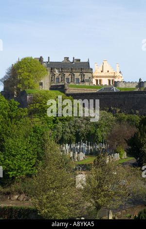 dh STIRLING STIRLINGSHIRE Stirling Castle und Stirling Tal Stadtfriedhof Stockfoto