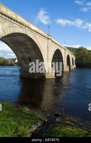 Dh Fluss Tay Brücke DUNKELD PERTHSHIRE Stein gewölbte Brücken von Thomas Telford Schottland gebaut Stockfoto