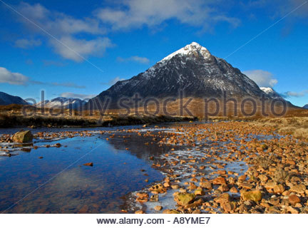 Stob Buachaille Etive Mor Dearg an einem sonnigen Tag, Schottland Stockfoto