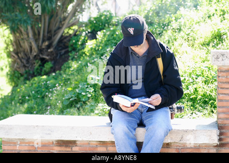 Tourist Guide Buch in Italien Stockfoto