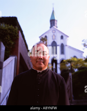 Priester in Oura erbaute katholische Kirche von französischen Missionaren in 1864. Nationaler Schatz & die älteste Kirche in Japan Stockfoto