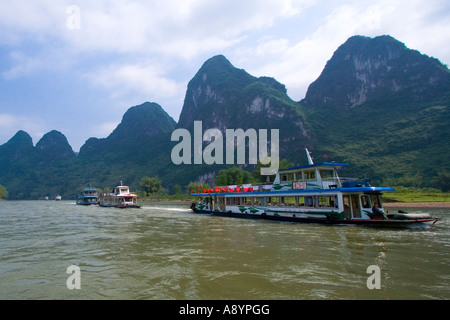 Touristischen Passagierfähre auf dem Li-Fluss in China Stockfoto