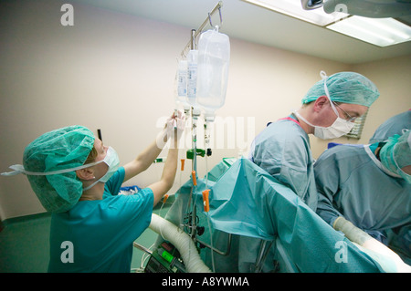 Chirurgen Bauchchirurgie Krebs Operation OP-Saal Stockfoto