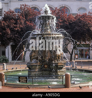 Leicester Rathausplatz 19. Jahrhundert viktorianischen Ära Zierpflanzen Wasserspiel Brunnen bronze lackiertem Gusseisen mit Shap & Mull Granit England Großbritannien Stockfoto