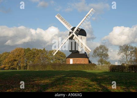 Mountnessing Bockwindmühle neben Dorfanger im Herbst Stockfoto