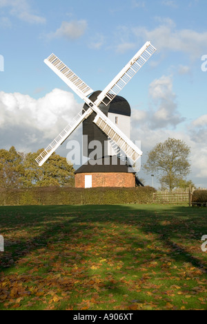 Mountnessing Bockwindmühle neben Dorfanger im Herbst Stockfoto