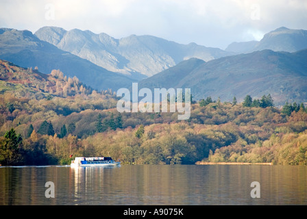 Lake Windermere early morning autumn woodland shoreline landscape  Lake District countryside tour boat on route to Ambleside Cumbria England UK Stockfoto