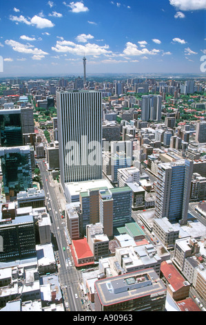 Ein Blick auf Johannesburg und seine nördliche Vororte wie aus der obersten Etage des Carlton Center gesehen. Stockfoto