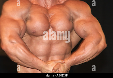 männlichen Bodybuilder posiert Stockfoto