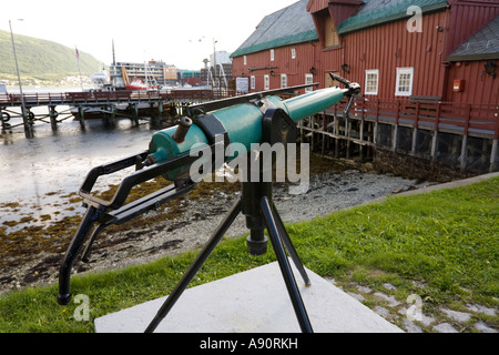 Walfang Harpune Gewehr außerhalb das Polar Museum (Polarmuseet) in Tromsø, Norwegen Stockfoto