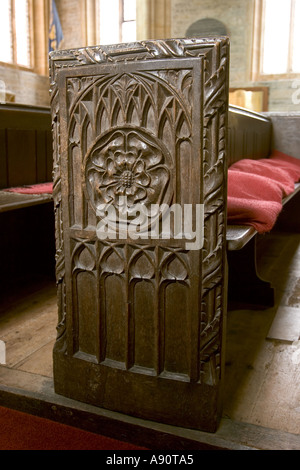 Dorfkirche England Somerset Stoke Saint Gregory 14. Jahrhundert geschnitzt Pew Ende Stockfoto