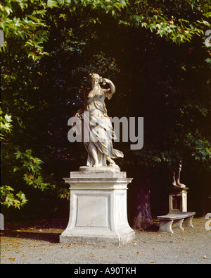 Statue von Flora, Göttin des Frühlings im Palazzo Reale, Turin, Italien